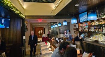 Sandbar Cold Spring Harbor: Upscale Eats with a Coastal Breeze